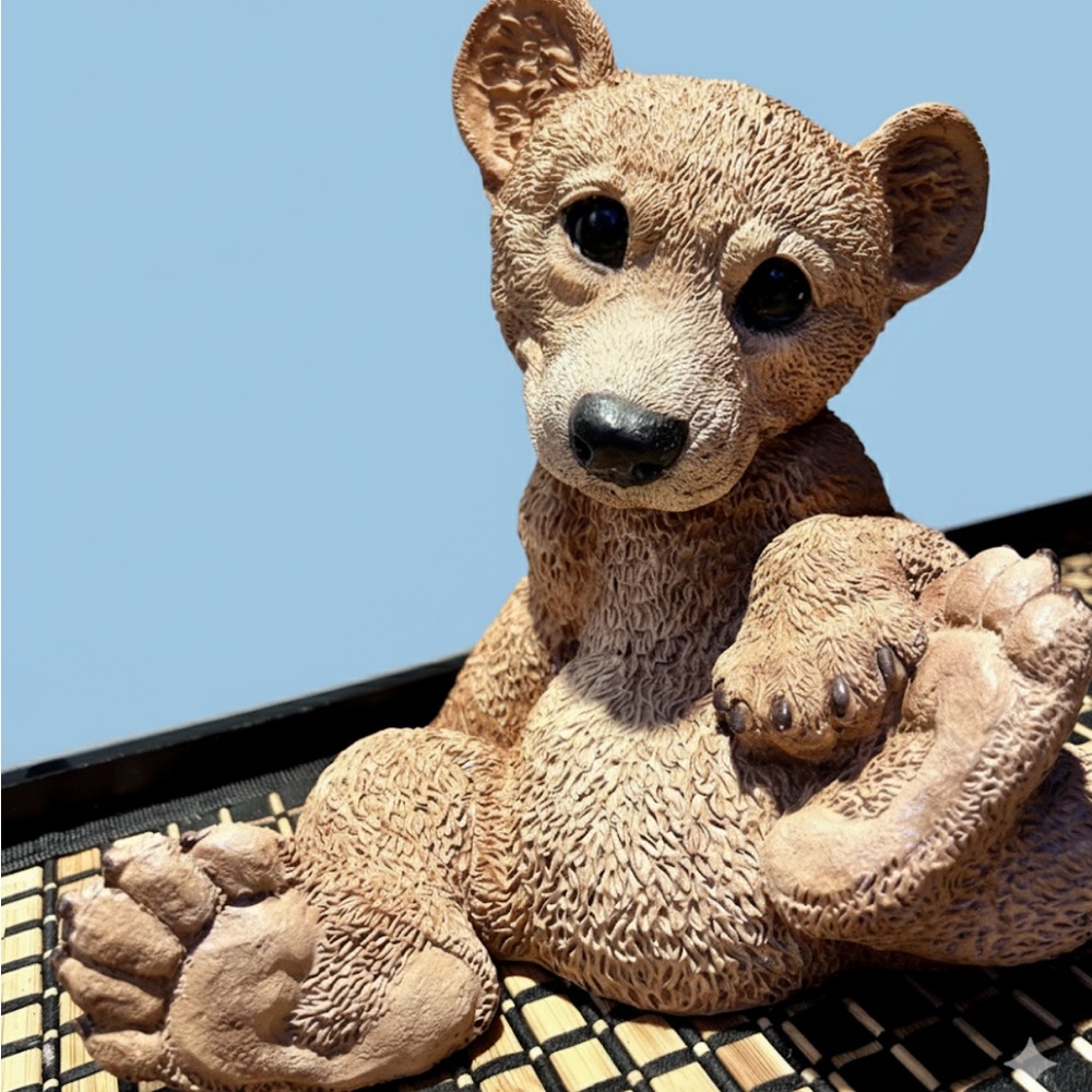 1992 Original by Castagna Italy resin/ plastic BEAR figurine.
